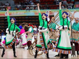 滑雪世界杯卡尔加里站：中国选手张可欣和武绍桐摘银